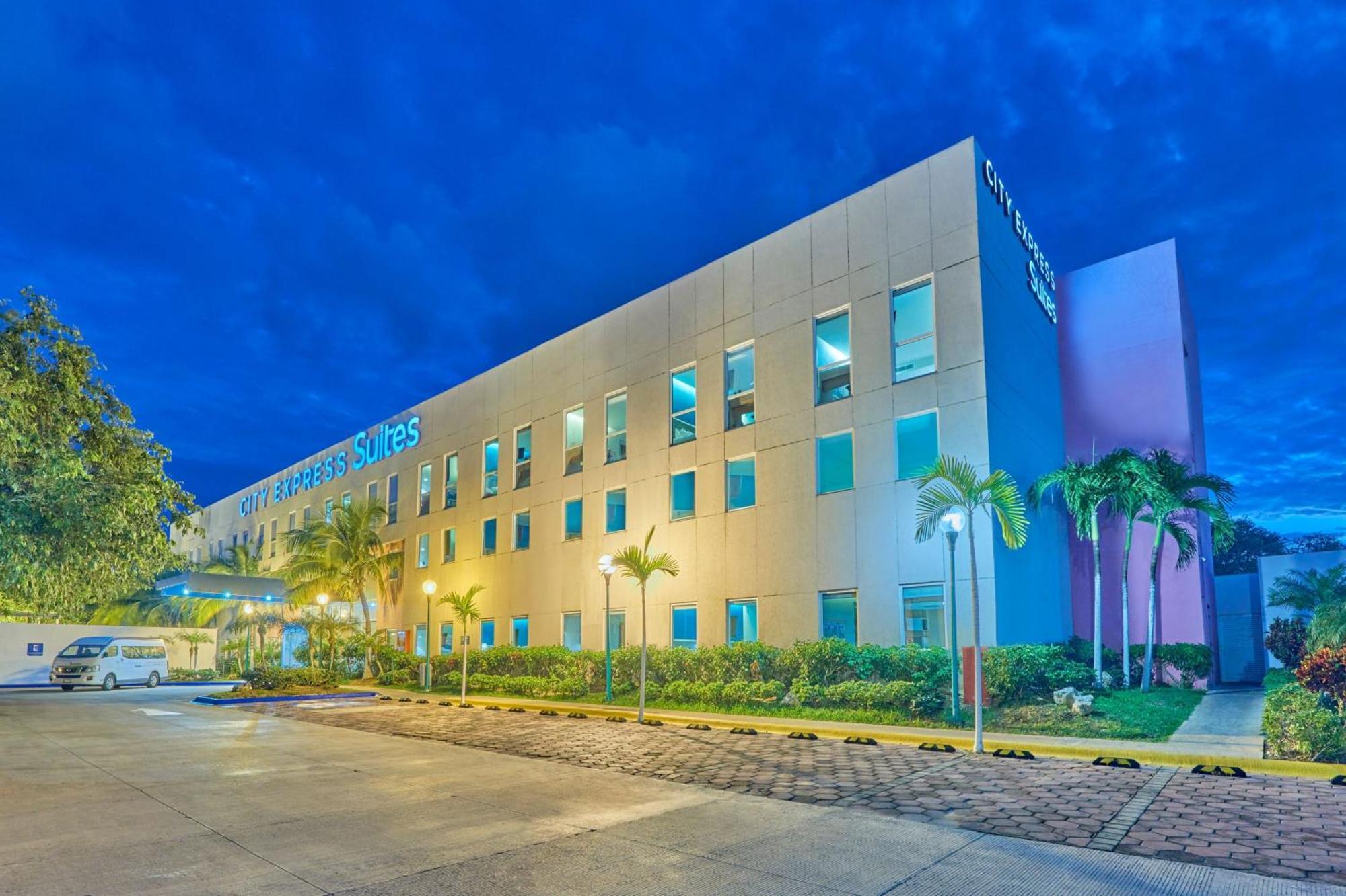 City Express Suites By Marriott Playa Del Carmen Exteriör bild