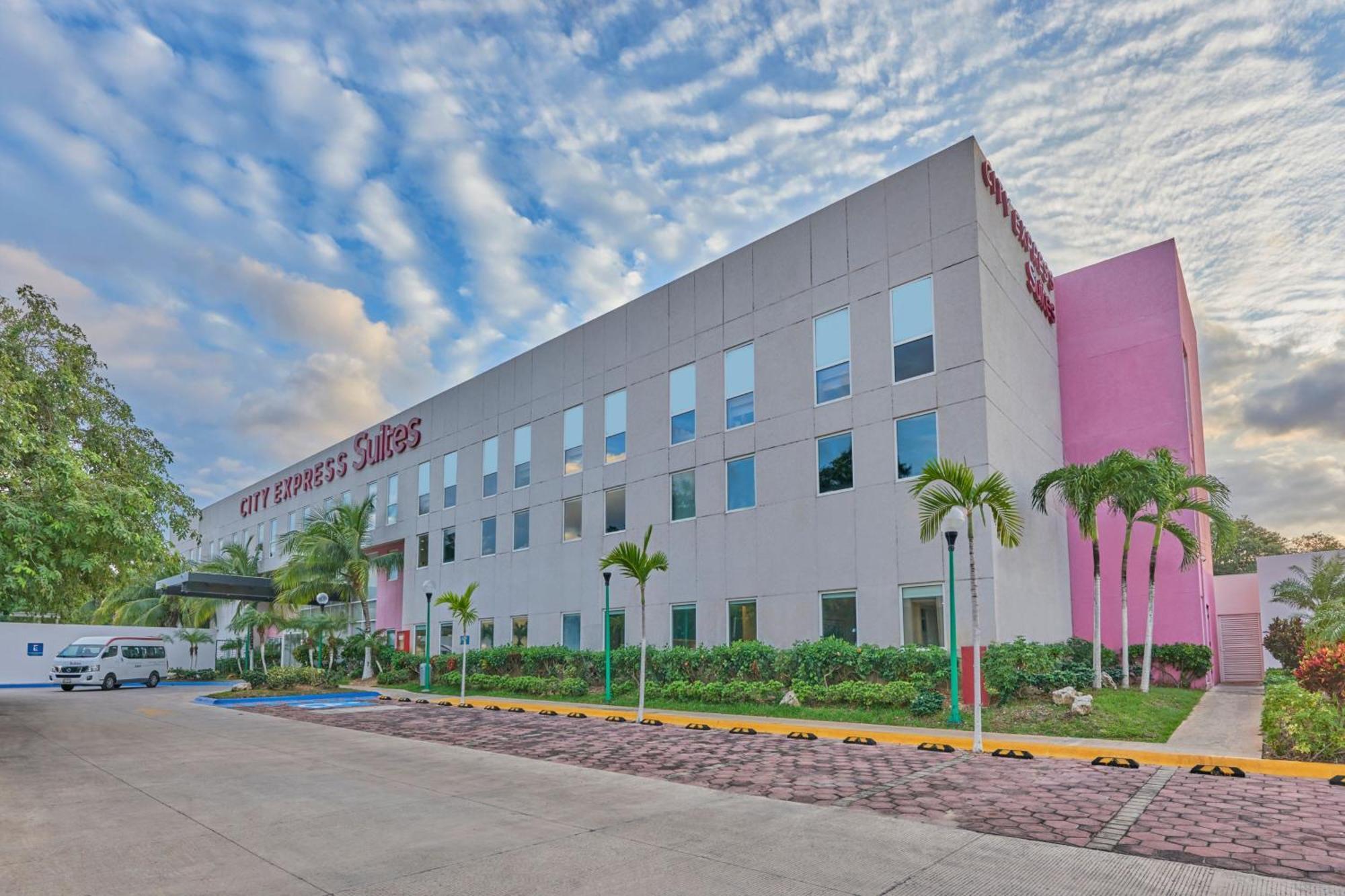 City Express Suites By Marriott Playa Del Carmen Exteriör bild