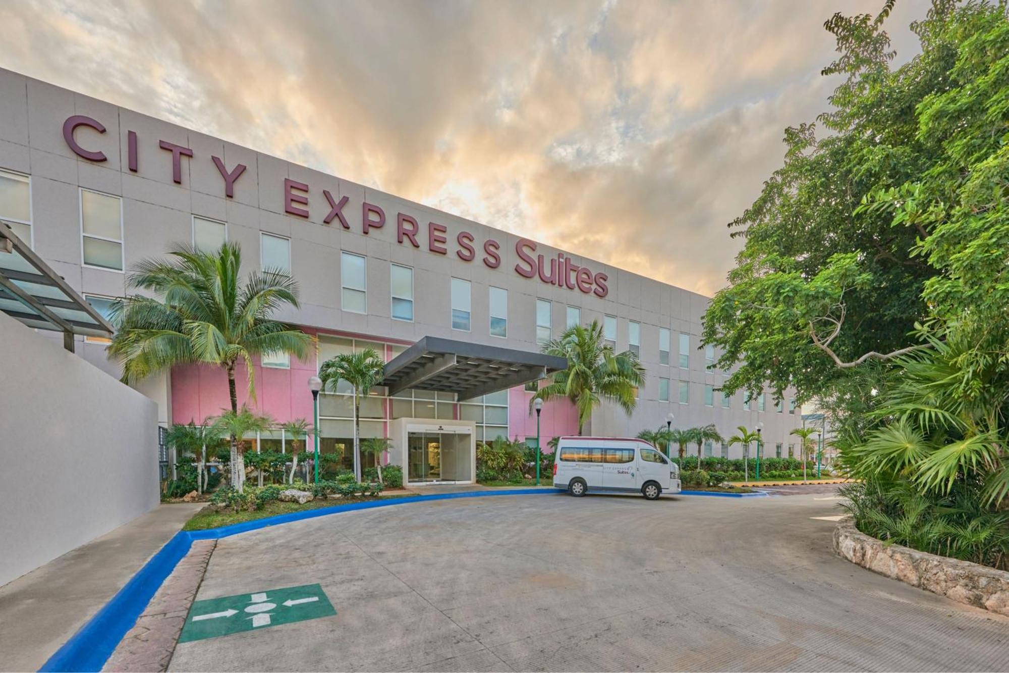 City Express Suites By Marriott Playa Del Carmen Exteriör bild