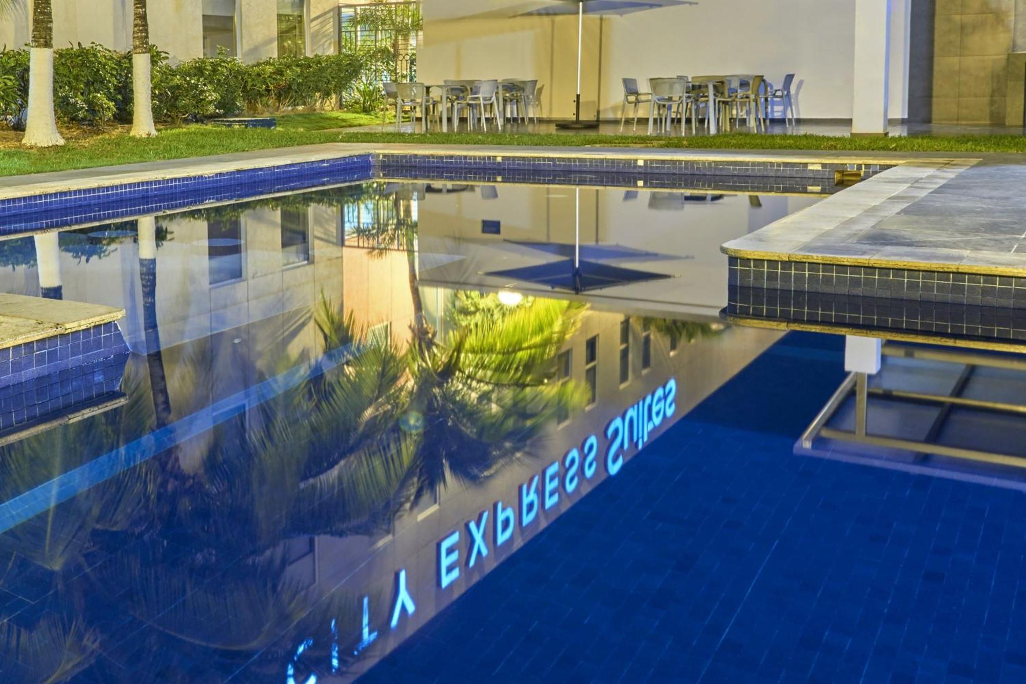 City Express Suites By Marriott Playa Del Carmen Exteriör bild